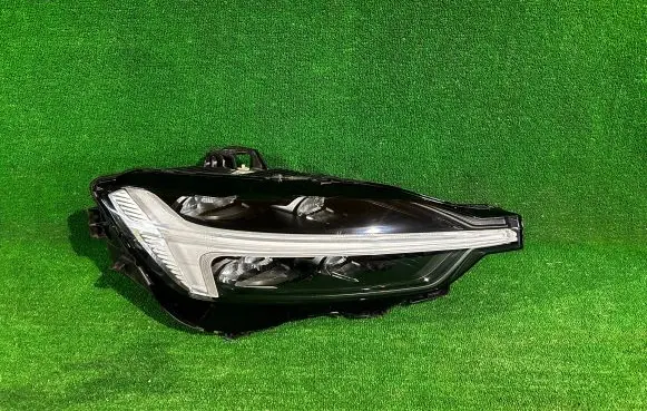 Volvo XC60 Headlight/headlamp 32404710
