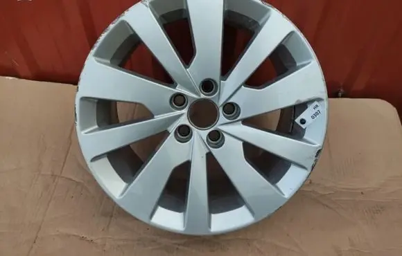 Seat Arona R16 alloy rim 