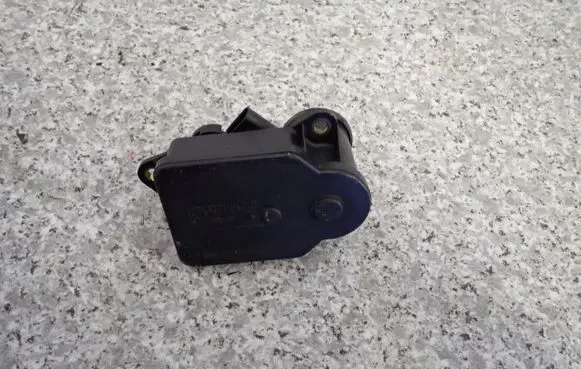 Mitsubishi Colt Trunk lid opening control unit 