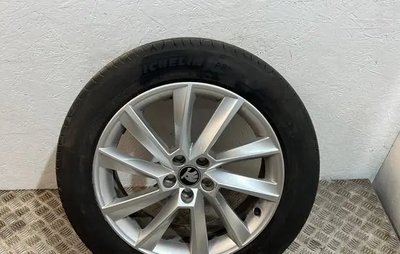 Skoda Kamiq R17 alloy rim 657601025