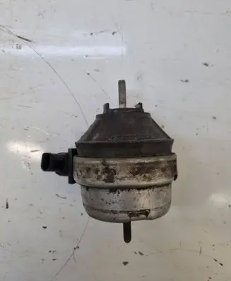 Volkswagen PASSAT B5.5 Engine mount bracket 4B0199379B