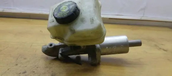 Master brake cylinder
