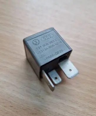 Volkswagen PASSAT B5 Other relay 191906383C PA66GF25 V23134B55X216