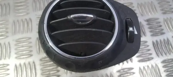Alfa Romeo 147 Dash center air vent grill