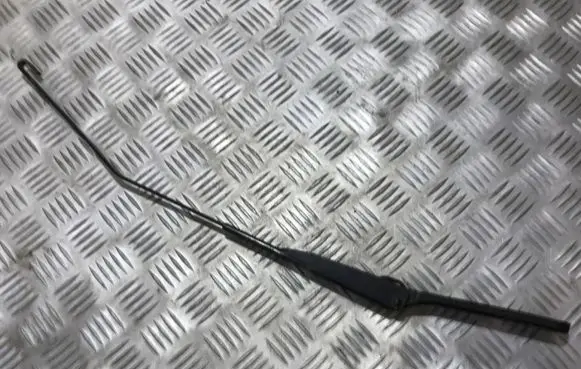 Honda CR-V Front wiper blade arm