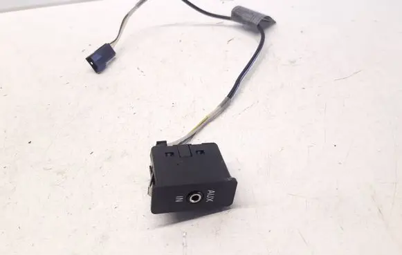 BMW 3 E90 E91 AUX in-socket connector 6930561