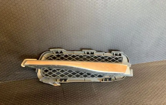 Jaguar XF X250 Front grill 8X2315K233AD 8X2315K233BC