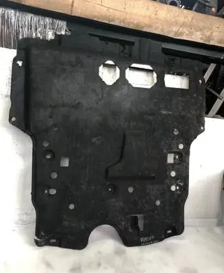 Opel Mokka B Engine splash shield/under tray 9824226480