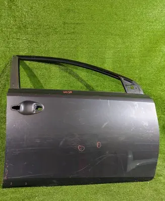 Toyota Auris E180 Front door 