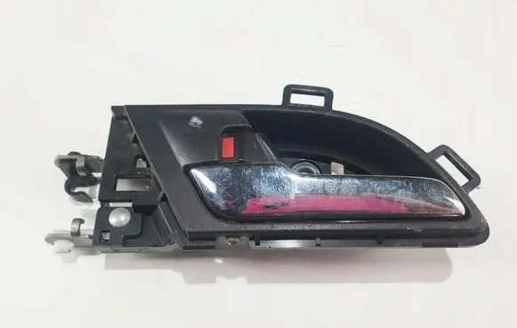 Honda CR-V Front door interior handle