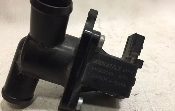 Nissan Juke I F15 Electric auxiliary coolant/water pump 144839204RR