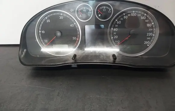 Volkswagen PASSAT B5 Speedometer (instrument cluster) 3B0920849A
