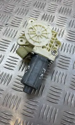 Mercedes-Benz E W211 Front door window regulator motor A2118202942
