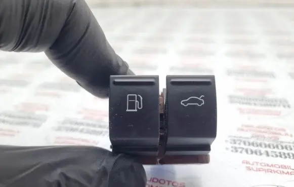 Volkswagen PASSAT B6 Fuel tank opening switch 3C0959903B