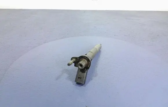 Audi A4 S4 B7 8E 8H Fuel injector 8571563