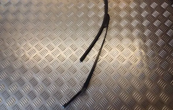 Audi A4 S4 B5 8D Front wiper blade arm 8D1955407D