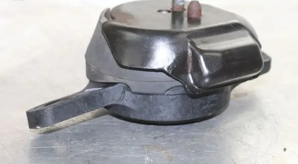 Subaru Outback Engine mount bracket