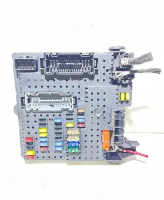 Volvo XC90 Fuse module 30728512 28017881 06W233