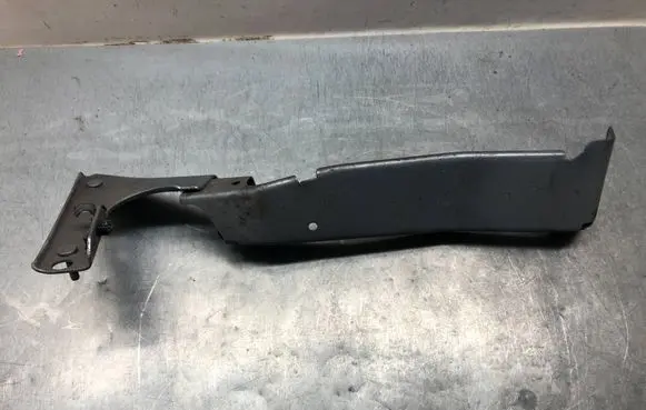 Audi A5 8T 8F Fender mounting bracket 8T0821136G