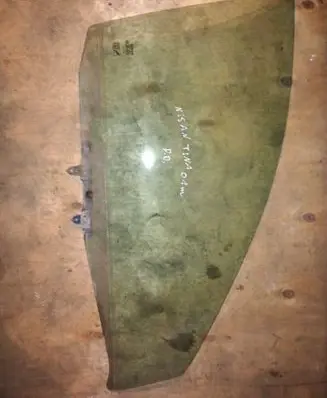 Nissan Almera Tino Front door window glass four-door