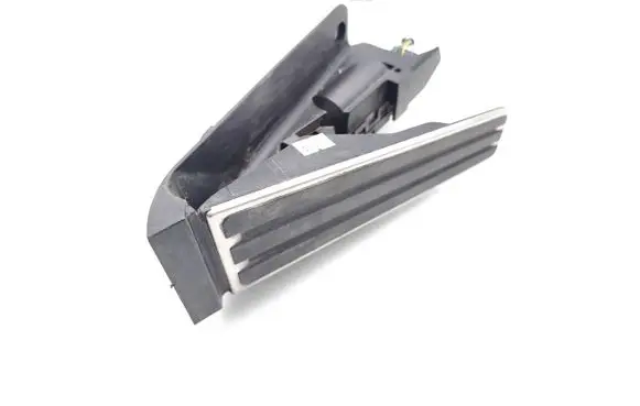 Accelerator throttle pedal
