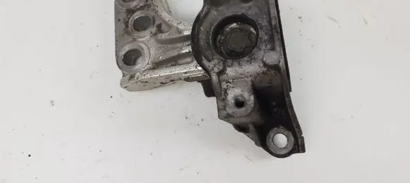 Honda Civic Engine mount bracket