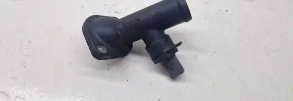 Volkswagen PASSAT B6 Engine coolant pipe/hose 03G121121D