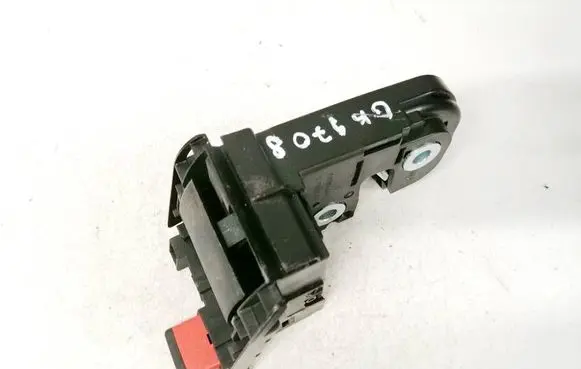 Cadillac ATS Seat back rest lock catch 13315775