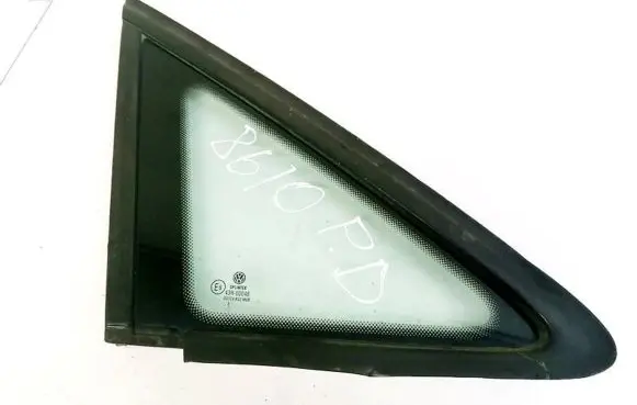 Volkswagen Touran I Front triangle window/glass 
