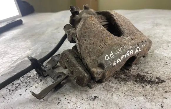 Opel Zafira A Front brake caliper