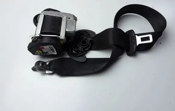 Volkswagen Golf VI Front seatbelt 617979700