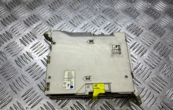 Lexus IS 220D-250-350 Fuse module 8273053050 6A261609 9478