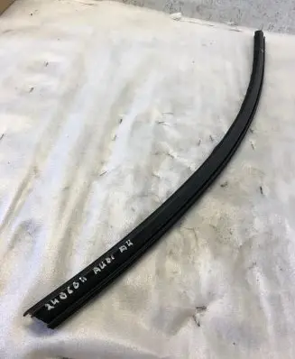 Audi A4 S4 B9 8W Rubber seal front door window/glass 8w0837479