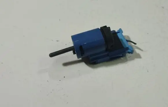 Volkswagen Polo IV 9N3 Brake pedal sensor switch 