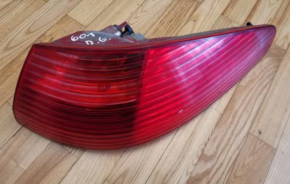 Peugeot 607 Rear/tail lights 2543D