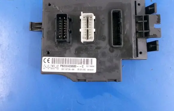 Opel Vivaro Engine control unit/module ECU P8200409680