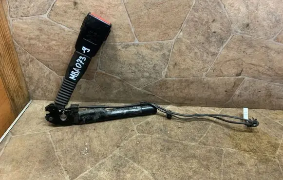 BMW 1 F20 F21 Front seatbelt buckle 7259388