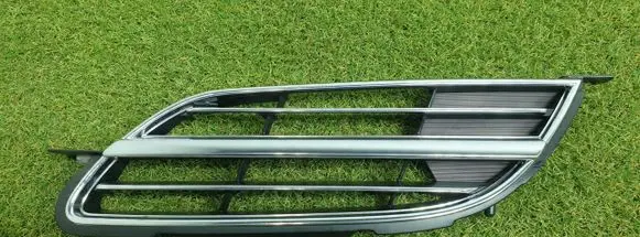 Nissan Almera Tino Front bumper upper radiator grill 623304U100