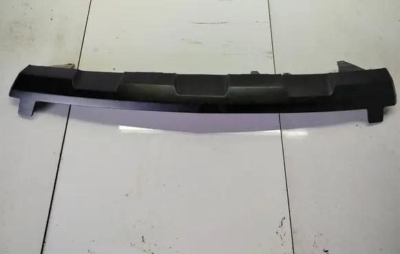 Front bumper lip