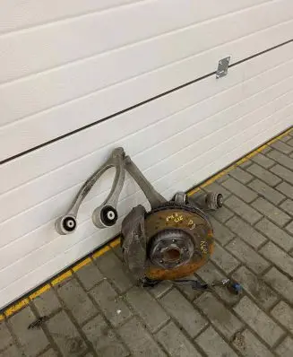 Mercedes-Benz E W238 Front wheel hub spindle knuckle A2133325100 1644