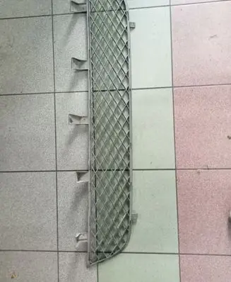 Mitsubishi L200 Front bumper lower grill MN142535