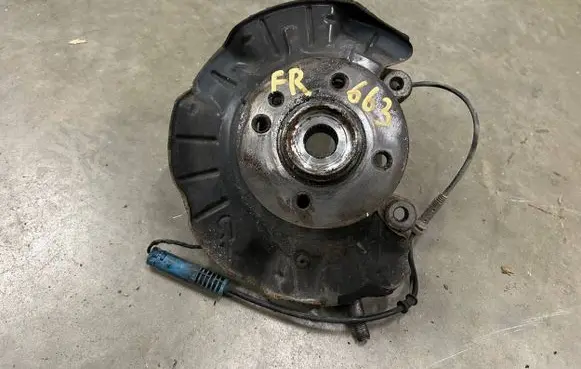 Mini One - Cooper R50 - 53 Front wheel hub spindle knuckle 6757498
