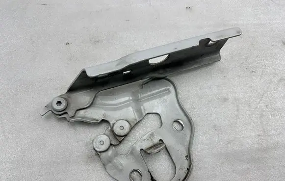 Audi Q7 4M Engine bonnet/hood hinges 4M0823301