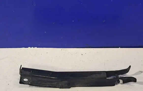 Mercedes-Benz R W251 Front bumper mounting bracket A2518801114