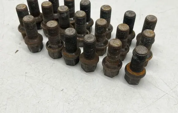 Volkswagen Caddy Nuts/bolts 