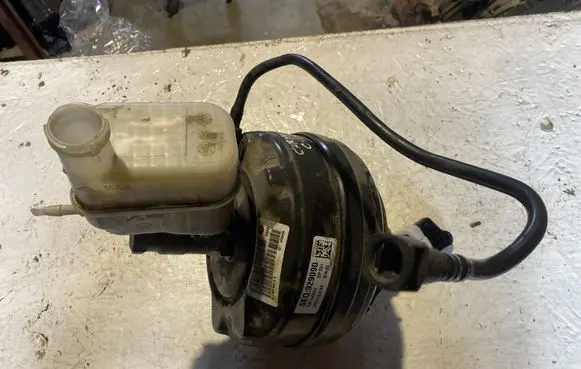 Chrysler 200 Brake booster 04581835AF GN164424