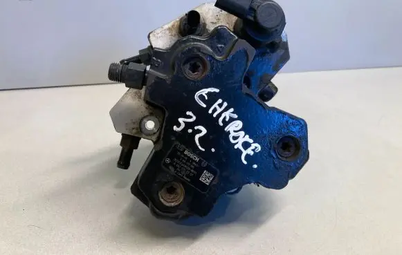 Jeep Grand Cherokee (WK) Fuel injection high pressure pump A6420700201 0445010095