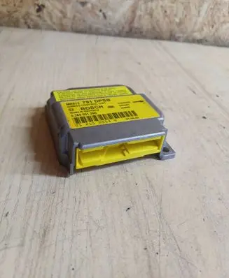 Mitsubishi Carisma Airbag control unit/module MR913791 0285001290 012150053