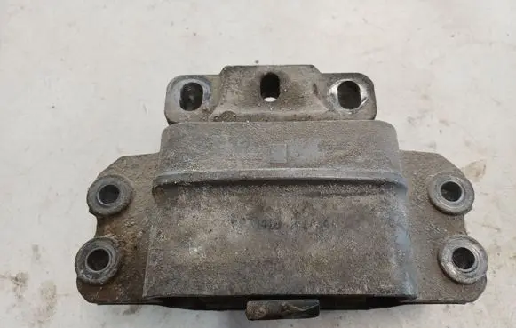 Engine mount bracket