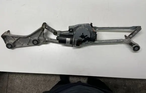 Mercedes-Benz ML W164 Front wiper linkage and motor A1648202442